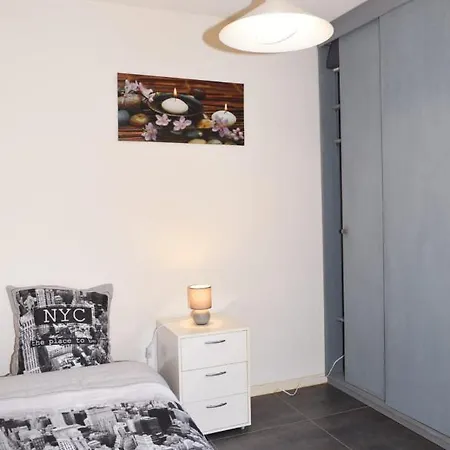 Charming And Spacious Studio In Apartment *